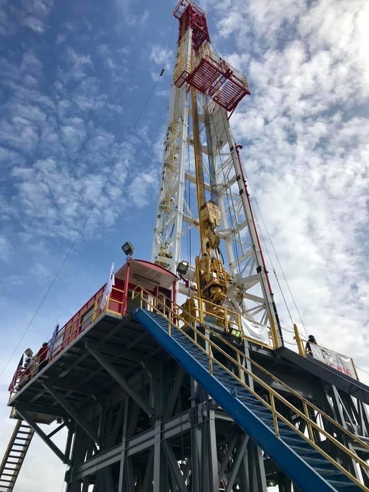 Image of a drilling rig and substructure with a blue sky in the background